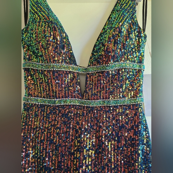 Mac Duggal, Mini Sequined Dress with Plunging Neckline, Black Multi, Size 4, NWT - Picture 7 of 13